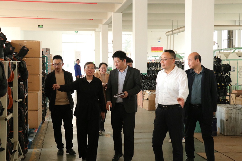 資訊|臨沂市商務局黨組成員、副局長莊金才一行蒞臨百華鞋業調研指導