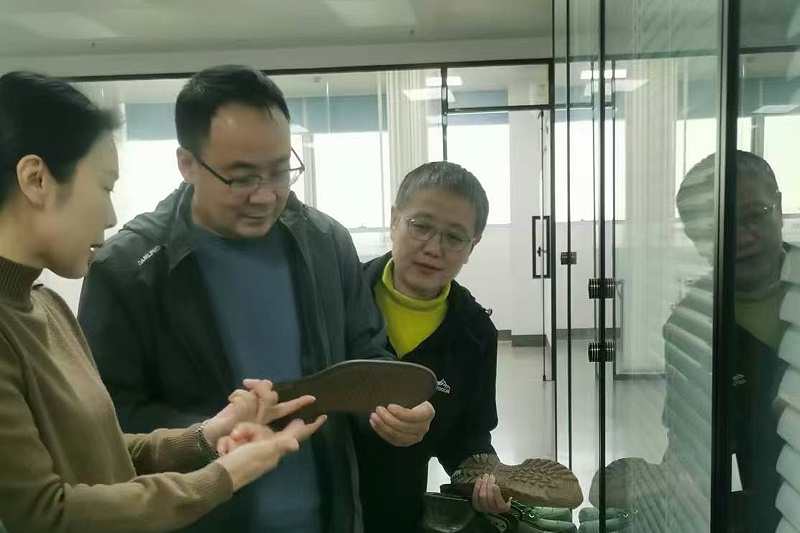 百華鞋業赴羅霸自動化系統(廣東)有限公司考察并正式簽訂合同