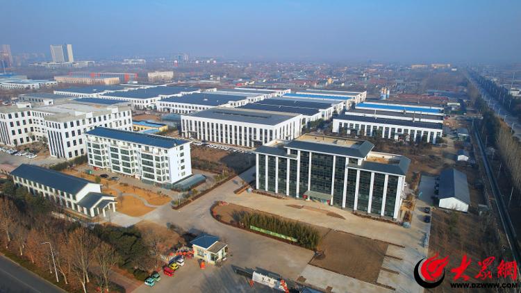 百華鞋業開工即“爆單”，主流媒體紛紛聚焦其品牌化定制戰略